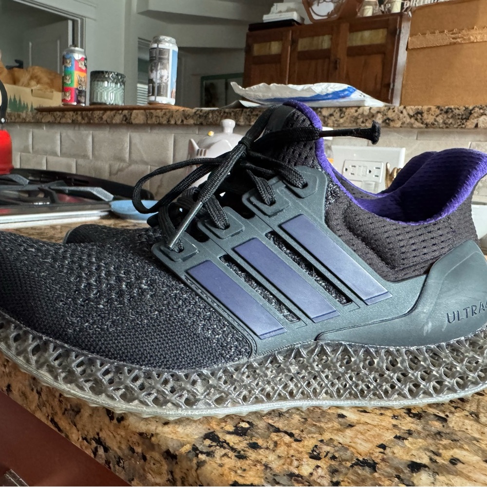 Adidas men’s used Ultra4D size 7.5 in black and purple